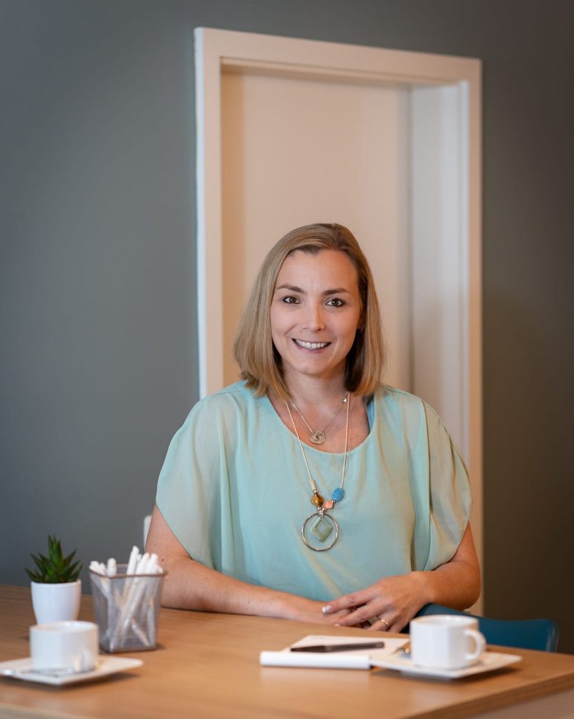 Steuerberaterin Franziska Berger im persönlichen Gespräch mit einer Mandantin